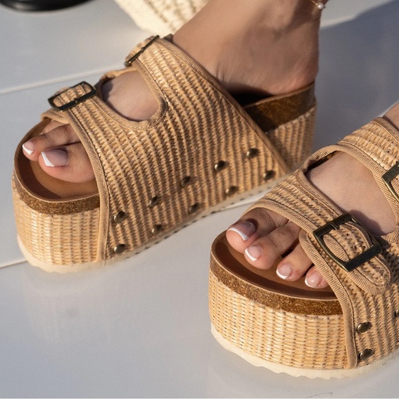 NWT Raffia Platform style summer sandals - Picture 2 of 2